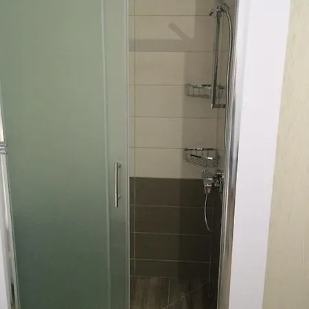 Sandy لارنكا